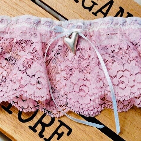 Garter.  Bridal garter.  Wedding garter.  Lace garter.  Traditional garter. Wedding Lace garter.  Pink garter.  Bridal accessory. Bride